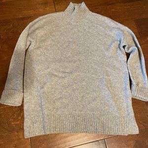 Gap Short Turtleneck Sweater Size: Small